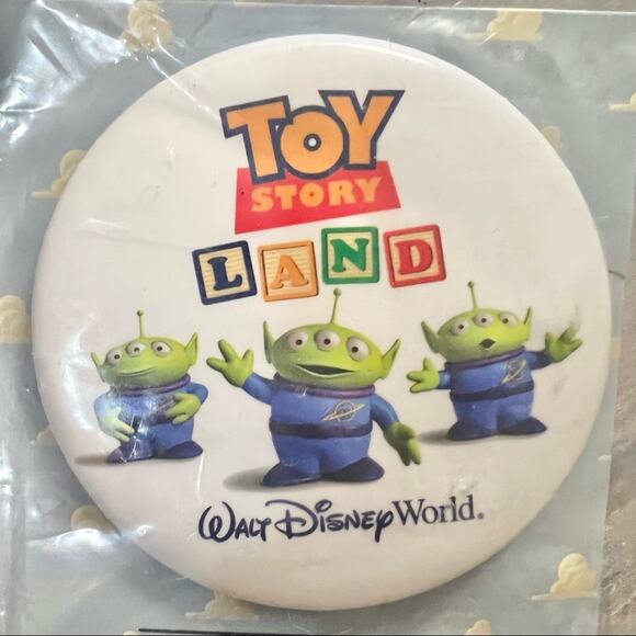 Disney Toy Story Land 2018 BoxLunch Tour Button Pin - Picture 1 of 4